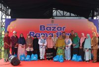 Wakil Wali Kota Bekasi, Abdul Harris Bobihoe, menunjukkan dukungan nyata terhadap pelaku usaha mikro dengan memborong jajanan takjil dari para pelaku UMKM.

