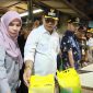 Plt Bupati Bekasi Asep Surya Atmaja bersama Forkopimda meninjau harga dan ketersediaan bahan pokok di Pasar Tambun, Tambun Selatan, Kamis (5/3/2026).