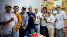 Sejumlah pengurus dan anggota Jaringan Media Siber Indonesia (JMSI) Bekasi Raya berfoto bersama usai pertemuan strategis dengan jajaran pengurus pusat di Jakarta, Rabu (22/4/2026). Pertemuan tersebut membahas penguatan program kerja 2026, termasuk inisiatif “JMSI untuk Desa Maju” dan “JMSI Goes to School” guna mendorong potensi daerah dan literasi digital pelajar