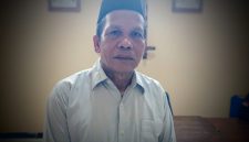 Ketua Panitia BPD Desa Muktiwari, Husin Syahrulloh, saat memberikan keterangan terkait polemik DPT yang disorot warga.