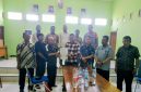 Panitia pemilihan BPD Desa Muktiwari bersama pemerintah desa, aparat, dan perwakilan masyarakat menunjukkan berita acara hasil musyawarah terkait revisi DPT, Sabtu (25/4/2026).