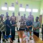Panitia pemilihan BPD Desa Muktiwari bersama pemerintah desa, aparat, dan perwakilan masyarakat menunjukkan berita acara hasil musyawarah terkait revisi DPT, Sabtu (25/4/2026).