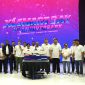 Jajaran manajemen dan karyawan XLSMART merayakan hari jadi pertama dalam acara “XL SMART Day 1st Anniversary” di Indonesia Convention Exhibition (ICE) BSD City, ditandai dengan pemotongan tumpeng sebagai simbol rasa syukur atas pencapaian satu tahun perjalanan perusahaan.