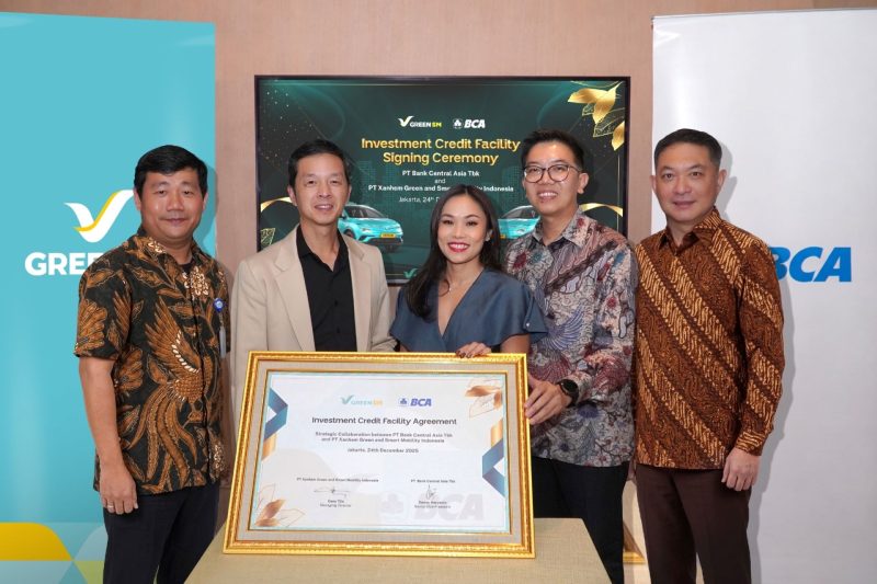 Penandatanganan perjanjian pinjaman investasi senilai Rp600 miliar antara Green SM Indonesia dan BCA di Jakarta, 3 April 2026, untuk mendukung ekspansi layanan taksi listrik ramah lingkungan di sejumlah kota besar Indonesia.