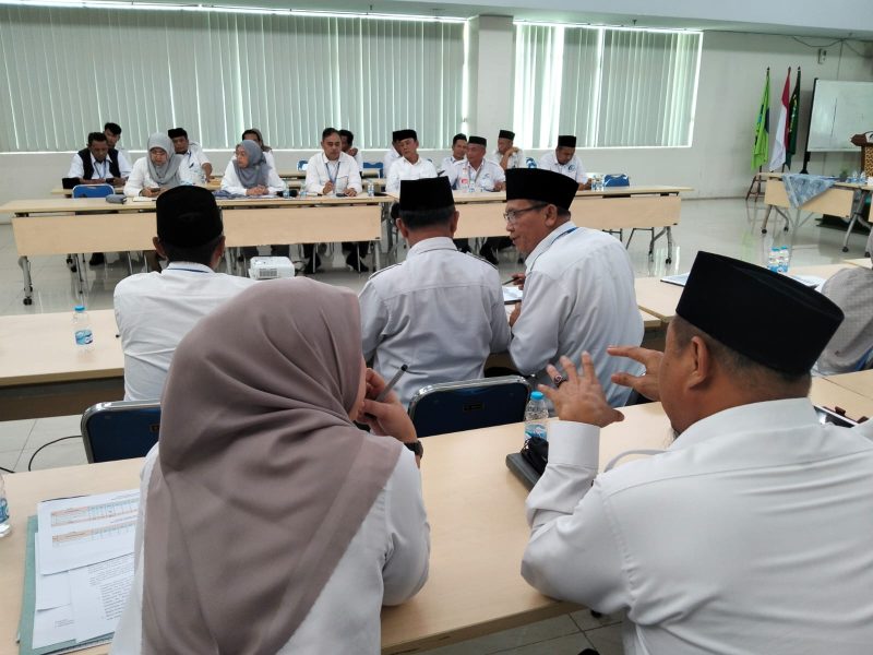 Jajaran Dewan Pengawas dan Direksi Perumda Tirta Bhagasasi Bekasi menggelar rapat koordinasi untuk mengevaluasi kerja sama pengadaan air curah demi meningkatkan pelayanan air bersih kepada masyarakat.