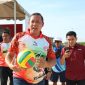 Wali Kota Bekasi Tri Adhianto membuka Kejuaraan Kota (Kejurkot) U-15 voli pasir di Lapangan Voli Pasir Ciketing Udik, Sabtu (25/4/2026), sekaligus memberi semangat kepada para atlet muda yang bertanding.