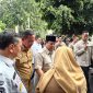 Presiden RI Prabowo Subianto didampingi Wali Kota Bekasi Tri Adhianto meninjau kondisi korban kecelakaan kereta api di RSUD Chasbullah Abdul Madjid, Selasa (28/4/2026).