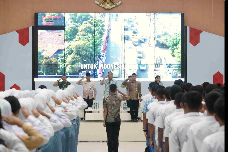 Sekretaris Daerah Kabupaten Bekasi, Endin Samsudin, membuka seleksi Calon Pasukan Pengibar Bendera Pusaka (Paskibraka) 2026 di Gedung Wibawamukti, Cikarang Pusat, Kamis (16/4/2026). Seleksi diikuti ratusan pelajar dari 22 kecamatan di Kabupaten Bekasi.