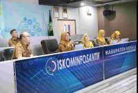Rapat koordinasi rencana pembangunan PSEL di TPA Burangkeng yang diikuti jajaran Pemerintah Kabupaten Bekasi bersama Badan Pengelola Investasi Daya Anagata Nusantara secara daring di Command Center Diskominfosantik, Selasa (14/4/2026).