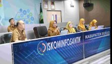 Rapat koordinasi rencana pembangunan PSEL di TPA Burangkeng yang diikuti jajaran Pemerintah Kabupaten Bekasi bersama Badan Pengelola Investasi Daya Anagata Nusantara secara daring di Command Center Diskominfosantik, Selasa (14/4/2026).