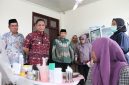 Plt Bupati Bekasi, Asep Surya Atmaja, menegaskan komitmennya dalam meningkatkan kualitas pendidikan melalui perbaikan sarana dan prasarana sekolah.