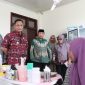 Plt Bupati Bekasi, Asep Surya Atmaja, menegaskan komitmennya dalam meningkatkan kualitas pendidikan melalui perbaikan sarana dan prasarana sekolah.