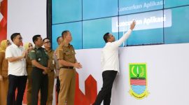 Peluncuran aplikasi layanan digital SATU PINTU oleh Pemerintah Kabupaten Bekasi di Cikarang Pusat, sebagai upaya mempermudah layanan perizinan dan non-perizinan bagi masyarakat secara online 24 jam.