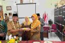 Peresmian perpustakaan ramah anak di SDN Wanasari 01 ditandai dengan prosesi tumpeng oleh jajaran sekolah dan tamu undangan sebagai simbol dimulainya penguatan budaya literasi di lingkungan sekolah.