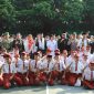 Sekda Kabupaten Bekasi Endin Samasudin bersama jajaran Forkopimda dan pelajar berfoto bersama usai peringatan Hari Pendidikan Nasional (Hardiknas) 2026 di SMPN 1 Tambun Selatan, Kabupaten Bekasi, Sabtu (2/5/2026).