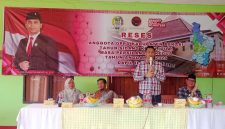 Anggota DPRD Kabupaten Bekasi, Jiovanno Nahampun, saat menggelar reses di Dapil II yang meliputi Kecamatan Cibitung dan Cikarang Barat, guna menyerap aspirasi warga terkait infrastruktur, banjir, dan lapangan kerja, Tahun Anggaran 2026.