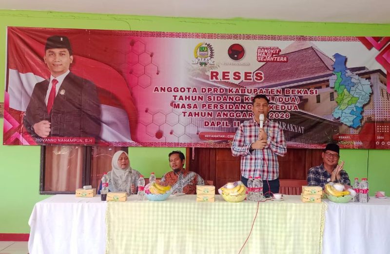 Anggota DPRD Kabupaten Bekasi, Jiovanno Nahampun, saat menggelar reses di Dapil II yang meliputi Kecamatan Cibitung dan Cikarang Barat, guna menyerap aspirasi warga terkait infrastruktur, banjir, dan lapangan kerja, Tahun Anggaran 2026.