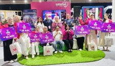 Para pemenang Kompetisi Modal Pintar (KMP) 2026 berfoto bersama usai menerima penghargaan dan modal usaha total Rp200 juta dari XLSMART dalam acara XLSMART Day di ICE BSD, awal Mei 2026. Kompetisi ini diikuti lebih dari 33 ribu UMKM perempuan dari seluruh Indonesia.