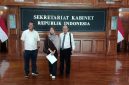 Tim kuasa hukum Drs Broery F. Awuy saat menyerahkan surat permohonan perlindungan hukum kepada Presiden Prabowo Subianto melalui Kantor Sekretariat Kabinet RI di Jakarta, Kamis (7/5/2026).