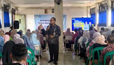 Kepala Bidang Pembinaan SD Dinas Pendidikan Kabupaten Bekasi, Pranoto memberikan pemaparan saat sosialisasi Sistem Penerimaan Murid Baru (SPMB) Tahun Ajaran 2026/2027 tingkat SD di Kabupaten Bekasi.