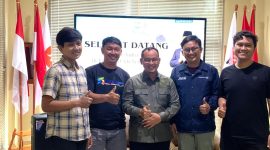 Ketua DPRD Kota Bekasi, Sardi Efendi berfoto bersama pengurus Jaringan Media Siber Indonesia Bekasi Raya usai audiensi membahas program literasi digital, edukasi media, dan pengembangan desa berbasis publikasi di Kota Bekasi.