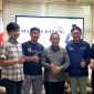 Ketua DPRD Kota Bekasi, Sardi Efendi berfoto bersama pengurus Jaringan Media Siber Indonesia Bekasi Raya usai audiensi membahas program literasi digital, edukasi media, dan pengembangan desa berbasis publikasi di Kota Bekasi.