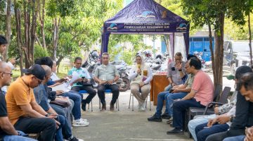 Jajaran Direksi dan pegawai Perumda Tirta Bhagasasi saat menggelar program Knowledge Transfer di Cabang Tarumajaya, Kabupaten Bekasi, Jumat (8/5/2026), guna memperkuat koordinasi dan meningkatkan kualitas pelayanan air bersih kepada masyarakat.