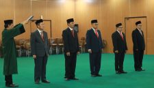 Tri Adhianto melantik jajaran pengurus Badan Amil Zakat Nasional periode 2026–2031 di Aula Nonon Sonthanie, Kota Bekasi, Rabu (13/5/2026). H. Sudarsono dipercaya memimpin Baznas Kota Bekasi untuk lima tahun ke depan.
