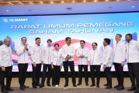 Jajaran Direksi dan Dewan Komisaris XLSMART berfoto bersama usai pelaksanaan Rapat Umum Pemegang Saham Tahunan (RUPST) Tahun Buku 2025 di Jakarta, Rabu (20/5/2026). Dalam RUPST tersebut, XLSMART menegaskan komitmennya memperkuat transformasi pascamerger, integrasi jaringan, dan pengembangan layanan 5G di Indonesia.