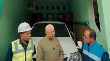 Petugas jaringan gas bersama warga berdialog saat peninjauan program jargas rumah tangga di kawasan Rawalumbu, Kota Bekasi, Jumat (22/5/2026). Program perluasan sambungan gas bumi terus didorong untuk memenuhi tingginya minat masyarakat terhadap energi yang lebih hemat dan praktis.