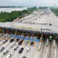 Keterangan Foto:
Suasana arus kendaraan melintas di Gerbang Tol Cikampek Utama, Bekasi. PT Jasamarga Transjawa Tol (JTT) mengoptimalkan layanan operasional dan menyiagakan sejumlah armada guna mengantisipasi lonjakan mobilitas masyarakat selama libur panjang Hari Raya Iduladha 1447H/2026.