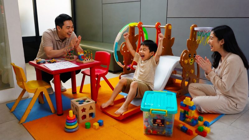 Anak-anak menikmati berbagai permainan didampingi orang tua di fasilitas Kids Corner Harper Cikarang. Melalui promo 