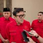 Ono Surono saat memberikan keterangan kepada awak media usai rapat konsolidasi DPC PDIP Kota Bekasi di Hotel Aston Bekasi Selatan, Rabu (6/5/2026).