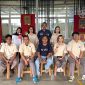 Tim FOX Lite Hotel Cikarang berfoto bersama usai mengikuti kegiatan edukasi pengelolaan limbah dan workshop daur ulang di ATMI Recycle Studio dalam rangka peringatan Earth Day 2026.