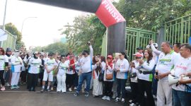 Tri Adhianto bersama Abdul Harris Bobihoe melepas peserta Fun Run Lamahu 2026 pada kegiatan Car Free Day Kota Bekasi, Minggu (10/5/2026), yang berlangsung meriah dan dipadati ratusan warga.