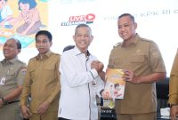 Wali Kota Bekasi Tri Adhianto menghadiri peluncuran buku panduan dan bahan ajar pendidikan antikorupsi nasional di Gedung Sasana Bhakti Praja, Kementerian Dalam Negeri, Jakarta, Senin (11/5/2026).