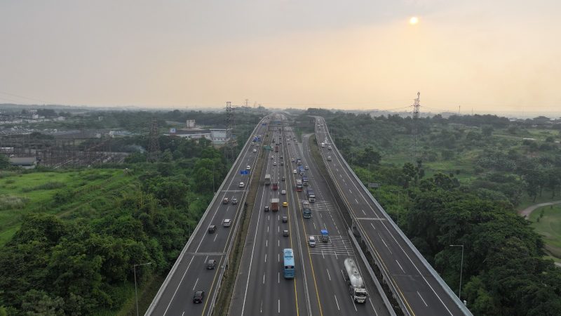 Kondisi lalu lintas kendaraan di Ruas Jalan Layang Mohamed Bin Zayed (MBZ) arah Jakarta mengalami peningkatan pada H+2 libur Kenaikan Yesus Kristus 2026. PT JJC mencatat hampir 36 ribu kendaraan melintas menuju Jakarta.