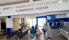 Suasana pelayanan di Kantor Badan Pendapatan Daerah (Bapenda) Kabupaten Bekasi. Bapenda menegaskan bahwa nilai transaksi Rp1 juta per meter persegi bukan merupakan ketentuan wajib dalam perhitungan BPHTB, melainkan bagian dari proses verifikasi administrasi sesuai regulasi yang berlaku.
