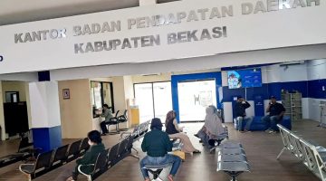 Suasana pelayanan di Kantor Badan Pendapatan Daerah (Bapenda) Kabupaten Bekasi. Bapenda menegaskan bahwa nilai transaksi Rp1 juta per meter persegi bukan merupakan ketentuan wajib dalam perhitungan BPHTB, melainkan bagian dari proses verifikasi administrasi sesuai regulasi yang berlaku.