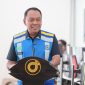 Direktur Utama PT Jasa Marga (Persero) Tbk, Rivan A. Purwantono, memberikan arahan saat memantau kesiapan operasional lalu lintas melalui Jasamarga Tollroad Command Center (JMTC). Jasa Marga mengoptimalkan pemanfaatan teknologi untuk mengantisipasi lonjakan kendaraan selama periode libur panjang Hari Raya Iduladha 1447 Hijriah.