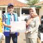 Perwakilan PT Marga Lingkar Jakarta menyerahkan hewan kurban secara simbolis kepada pengurus masjid dan tokoh masyarakat di wilayah Meruya Utara dan Meruya Selatan, Jakarta Barat, dalam rangka perayaan Iduladha 1447 Hijriah.