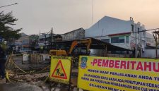 Lokasi semburan air yang diduga berasal dari kebocoran pipa gas akibat aktivitas proyek galian di kawasan Perumnas 1, Bekasi Barat, Jumat (29/5/2026). Insiden tersebut sempat memicu kepanikan warga dan mendapat penanganan dari petugas gabungan untuk mencegah potensi bahaya.
