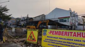 Lokasi semburan air yang diduga berasal dari kebocoran pipa gas akibat aktivitas proyek galian di kawasan Perumnas 1, Bekasi Barat, Jumat (29/5/2026). Insiden tersebut sempat memicu kepanikan warga dan mendapat penanganan dari petugas gabungan untuk mencegah potensi bahaya.