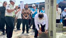 Menteri Imigrasi dan Pemasyarakatan RI Agus Andrianto didampingi Plt Bupati Bekasi Asep Surya Atmaja meresmikan kawasan hunian ASN Casa De Prima di Cikarang Barat, Kabupaten Bekasi. Program ini menghadirkan rumah layak huni dengan skema pembiayaan terjangkau bagi pegawai Imigrasi dan Pemasyarakatan.
