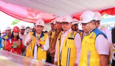 Kepala Staf Kepresidenan Dudung Abdurachman meninjau pembangunan Sekolah Rakyat di Kabupaten Bekasi yang ditargetkan rampung Juni 2026. Sekolah gratis berasrama ini disiapkan bagi anak kurang mampu dan putus sekolah.