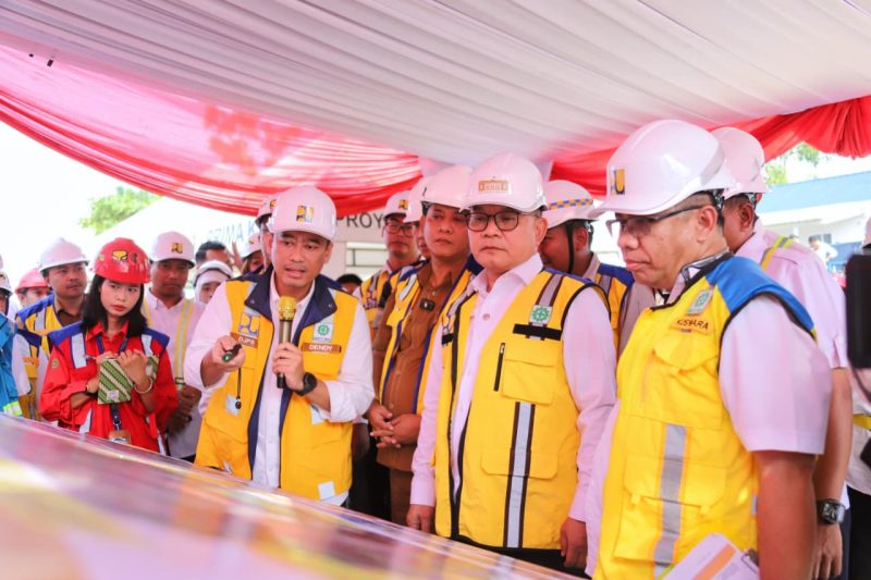 Kepala Staf Kepresidenan Dudung Abdurachman meninjau pembangunan Sekolah Rakyat di Kabupaten Bekasi yang ditargetkan rampung Juni 2026. Sekolah gratis berasrama ini disiapkan bagi anak kurang mampu dan putus sekolah.