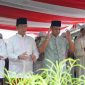 Keterangan Foto:
Plt Bupati Bekasi Asep Surya Atmaja bersama warga melaksanakan Salat Iduladha 1447 Hijriah di Mushola Manhajul Istiqomah, Desa Taman Rahayu, Kecamatan Setu, Kabupaten Bekasi, Rabu (27/5/2026).