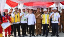 Keterangan Foto:
Kepala Staf Kepresidenan Dudung Abdurachman bersama Plt Bupati Bekasi Asep Surya Atmaja dan jajaran meninjau pembangunan Sekolah Rakyat di Kompleks Pemkab Bekasi, Cikarang Pusat, Senin (18/05/2026). Sekolah gratis berkonsep asrama itu ditargetkan mulai beroperasi pada Juli 2026 untuk anak-anak miskin ekstrem dan putus sekolah.