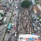 Aktivitas penataan kawasan Pasar Cikarang di Jalan RE Martadinata, Cikarang Utara, Kabupaten Bekasi, terlihat dari udara, Kamis (7/5/2026). Pemerintah Kabupaten Bekasi melakukan pembenahan area pasar guna mengurai kemacetan, menata pedagang, serta mengembalikan fungsi jalan di kawasan pusat ekonomi tersebut.