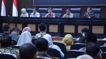 Rapat Optimalisasi peran dan tugas Satgas MBG yang digelar di Aula KH. Noer Ali, Gedung Bupati Bekasi, Kamis (7/5/2026). 